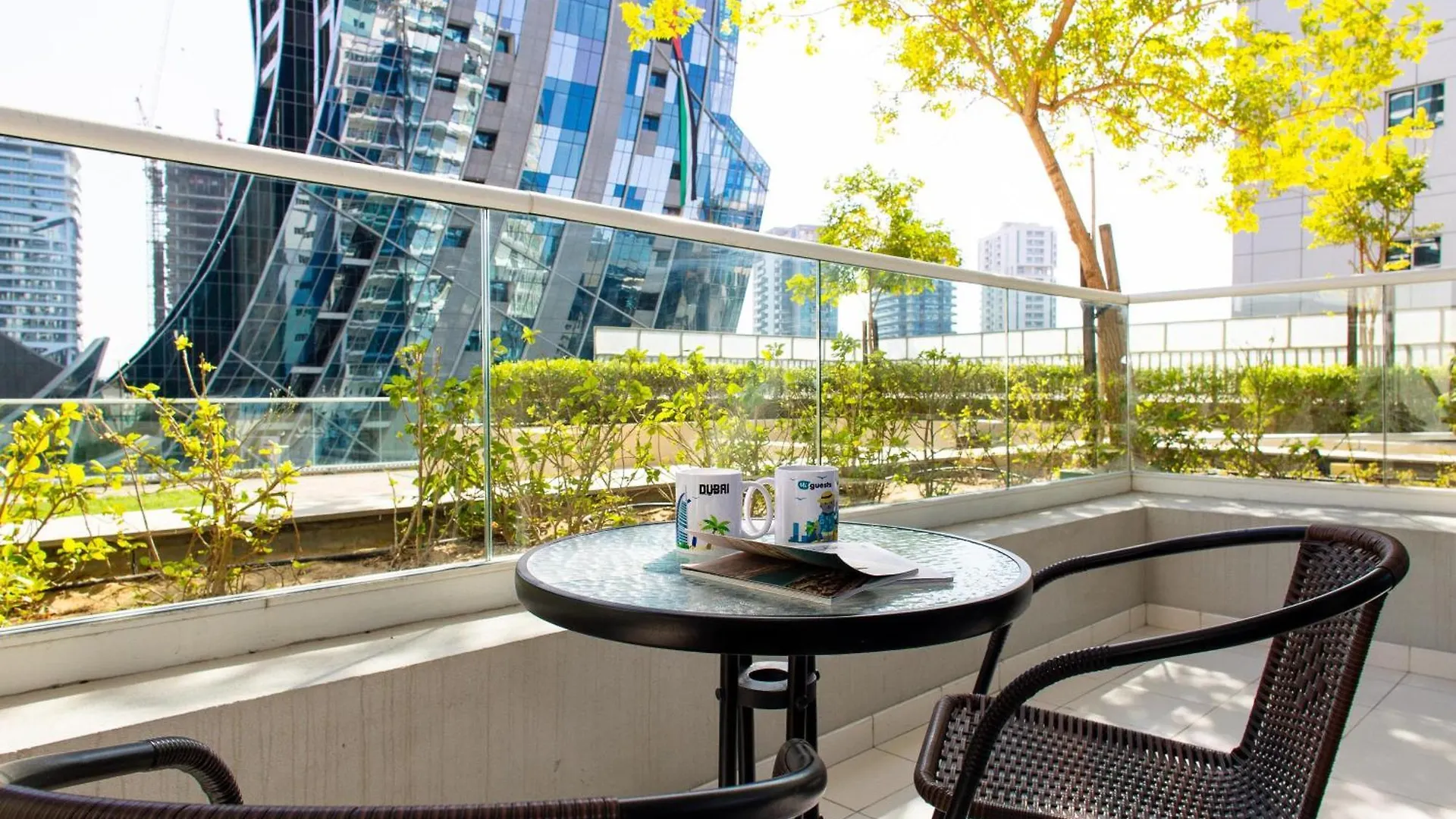 Higuests - Vibrant 1Br In Business Bay Apartment Dubai