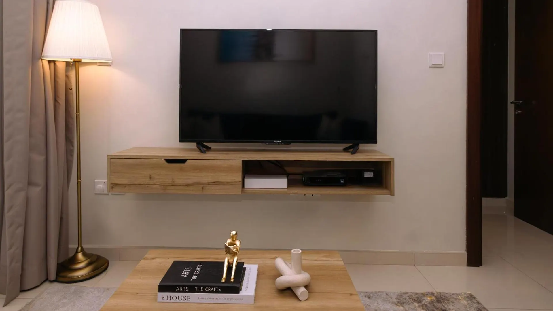 Higuests - Vibrant 1Br In Business Bay Apartment Dubai