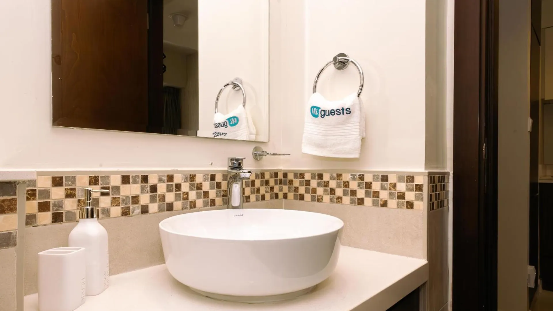 Higuests - Vibrant 1Br In Business Bay Apartment Dubai